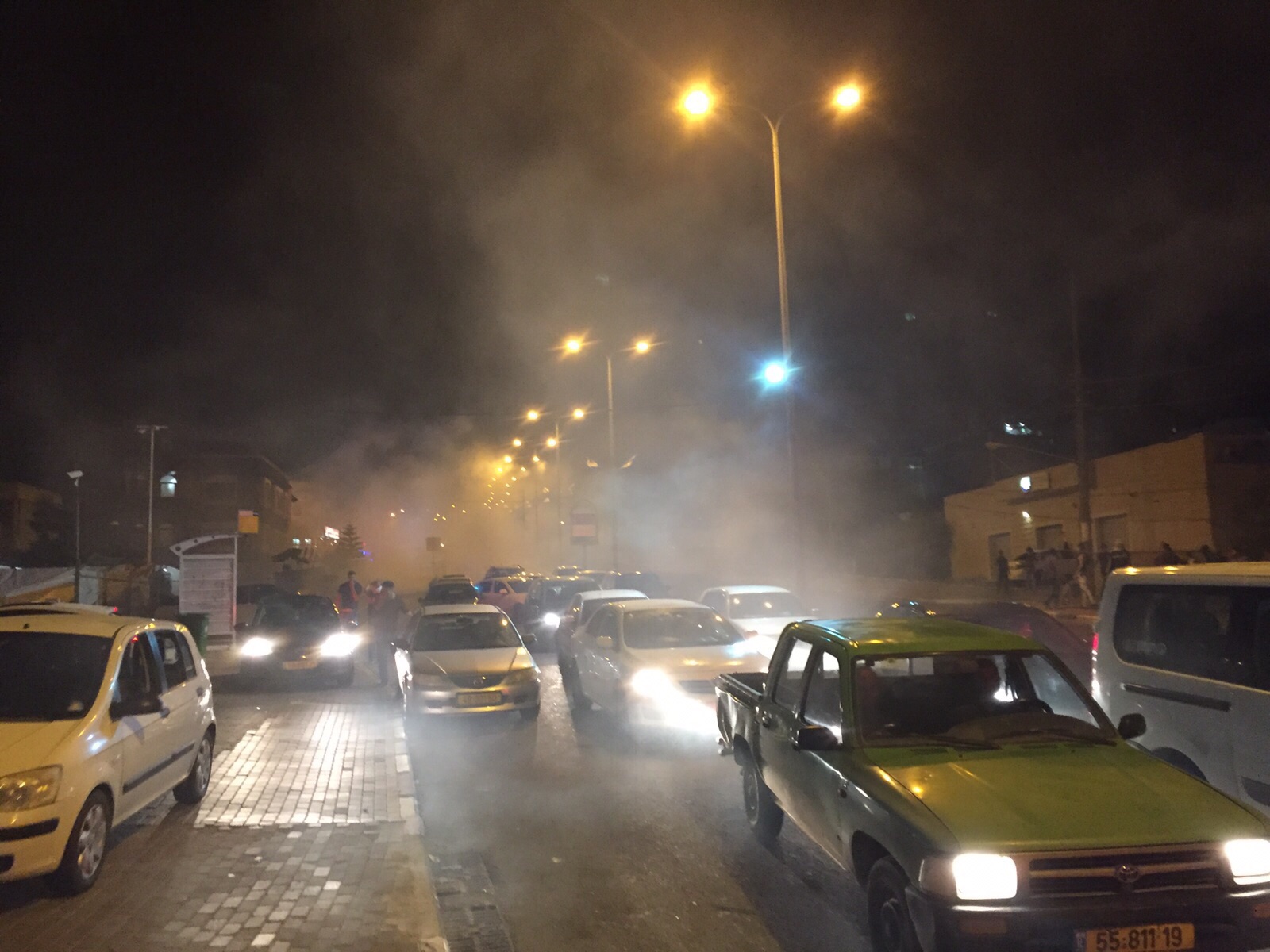 شمال البلاد ينتفض : إشتباكات ضاريّة وحرق إطارات وإغلاق شوارع ومفارق البلدات العربية 